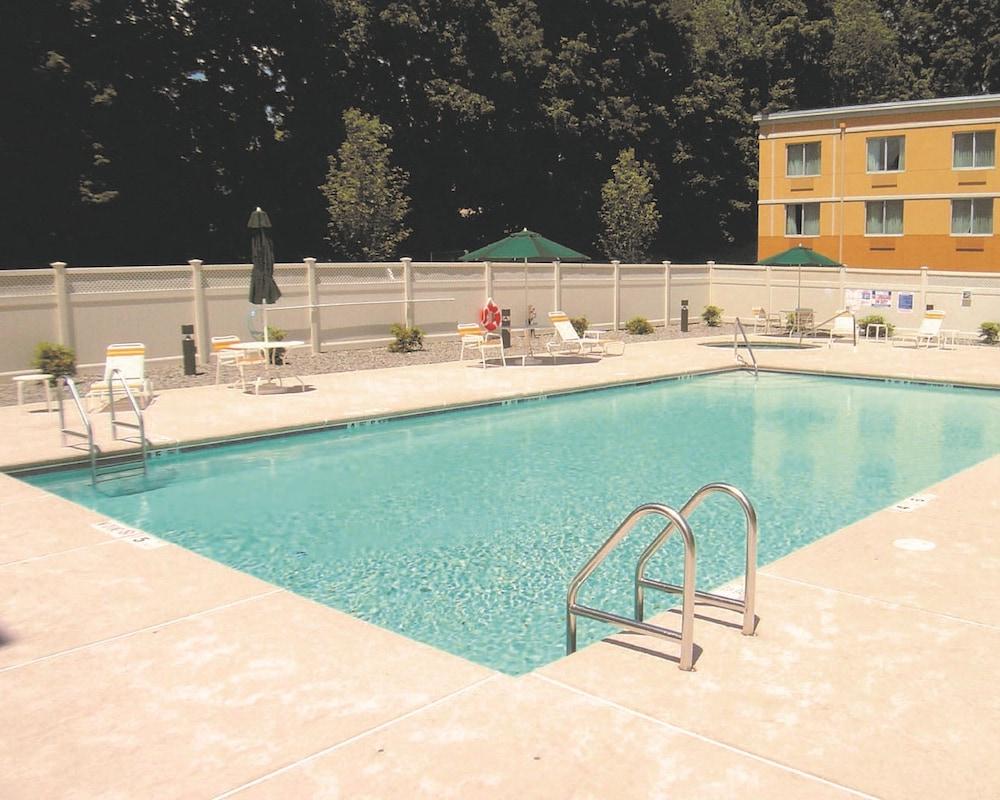 Hotel La Quinta By Wyndham Danbury Esterno foto