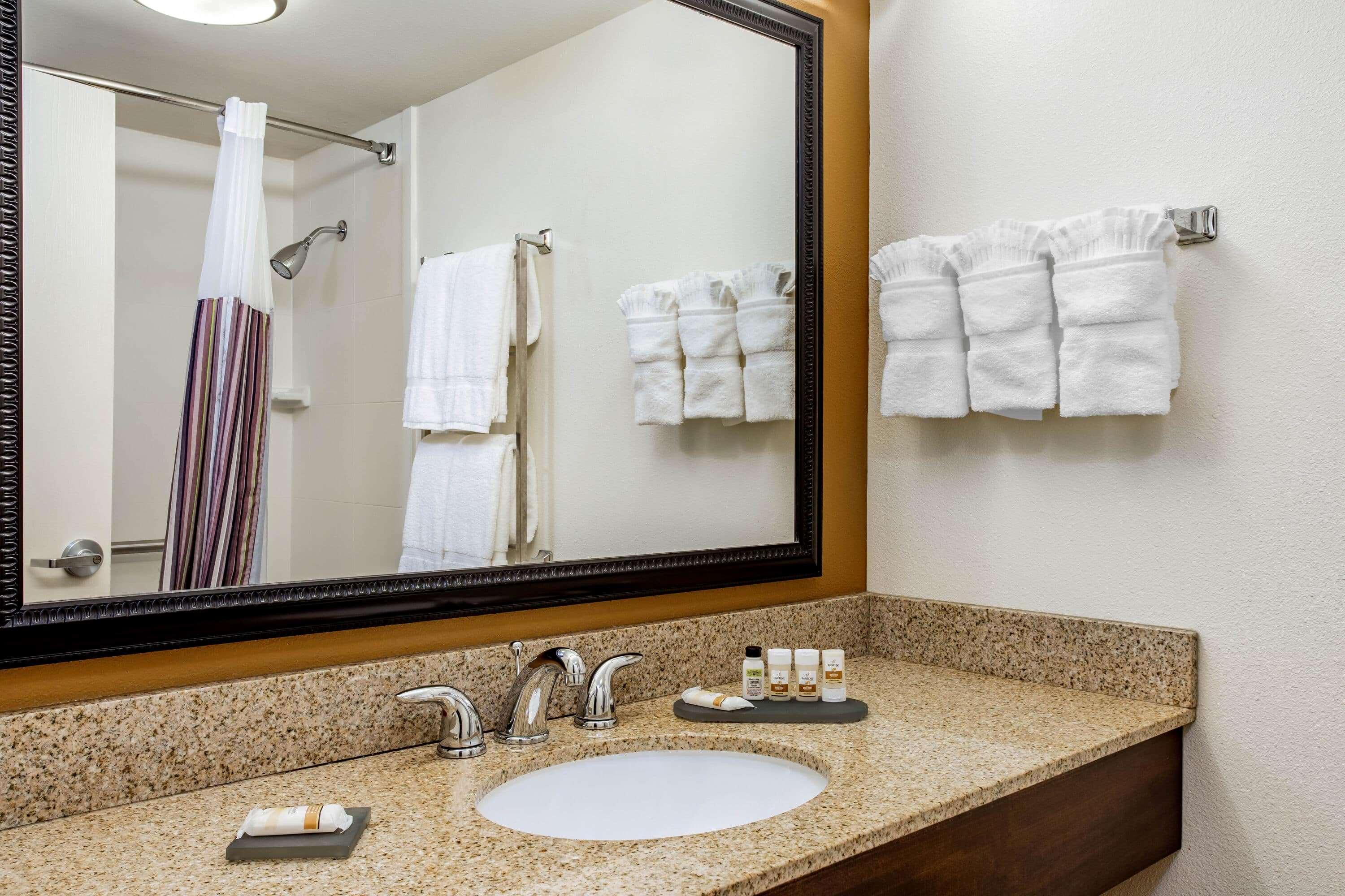 Hotel La Quinta By Wyndham Danbury Esterno foto